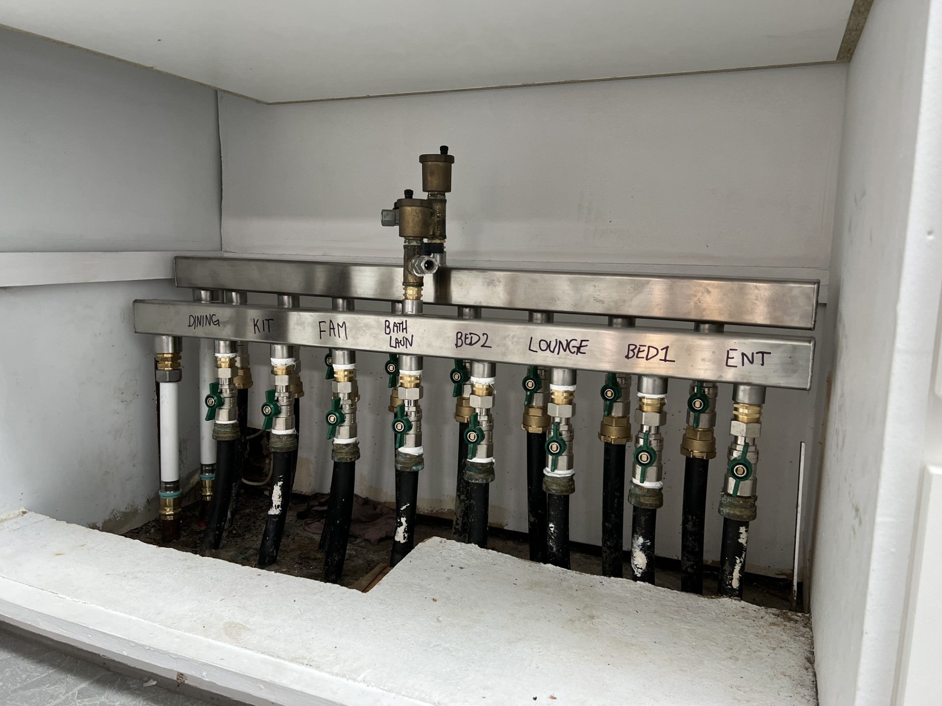 New hydronic stainless steel manifold installation